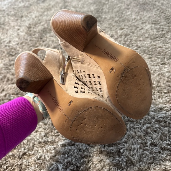Vince Camuto Women’s Bootie Open Toe Stacked Heel Cut Out Tan Beige Size 8.5 - Picture 5 of 7